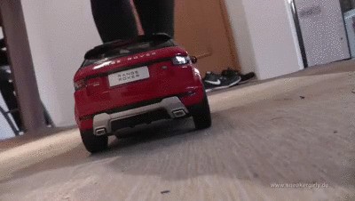 Sneakergirly Stacy – Rc Car With Socks