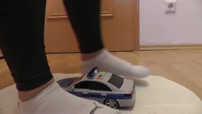 Sneakergirly Stacy – Vs Police Fucktoy Car